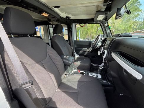 Used 2017 Jeep Wrangler Unlimited Sport w/ Quick Order Package 24S AWD/4WD image 11