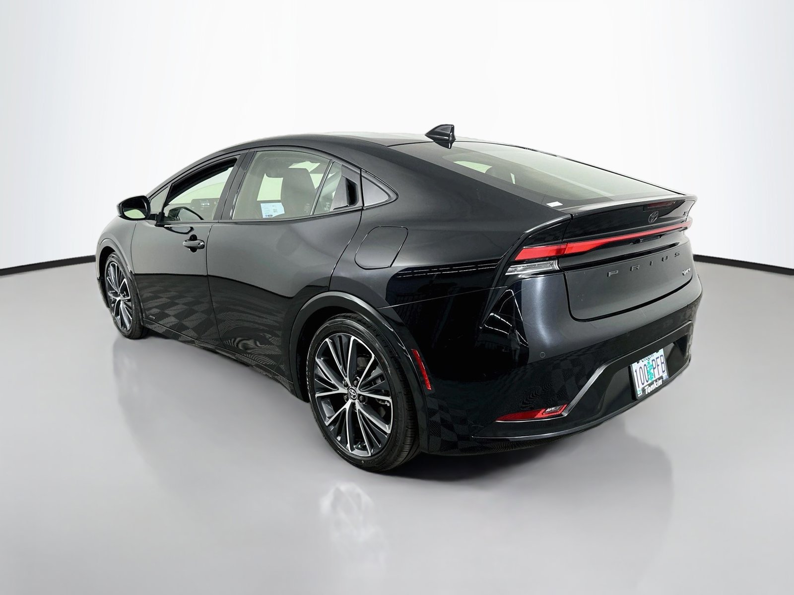 Used 2023 Toyota Prius XLE AWD/4WD image 5