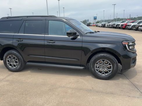 Used 2025 Ford Expedition Active AWD/4WD image 2