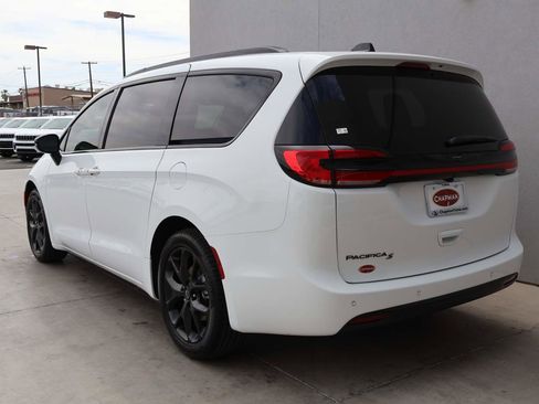New 2026 Chrysler Pacifica Select w/ S Appearance Package FWD image 3