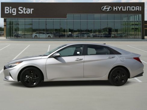 Used 2021 Hyundai Elantra SEL image 2