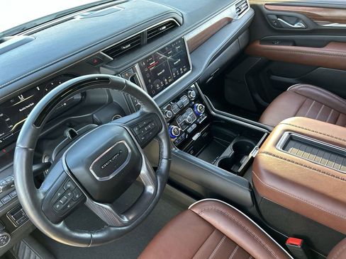 Used 2024 GMC Yukon XL Denali Ultimate image 10