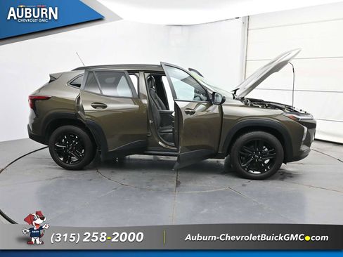 Used 2024 Chevrolet Trax ACTIV FWD image 40