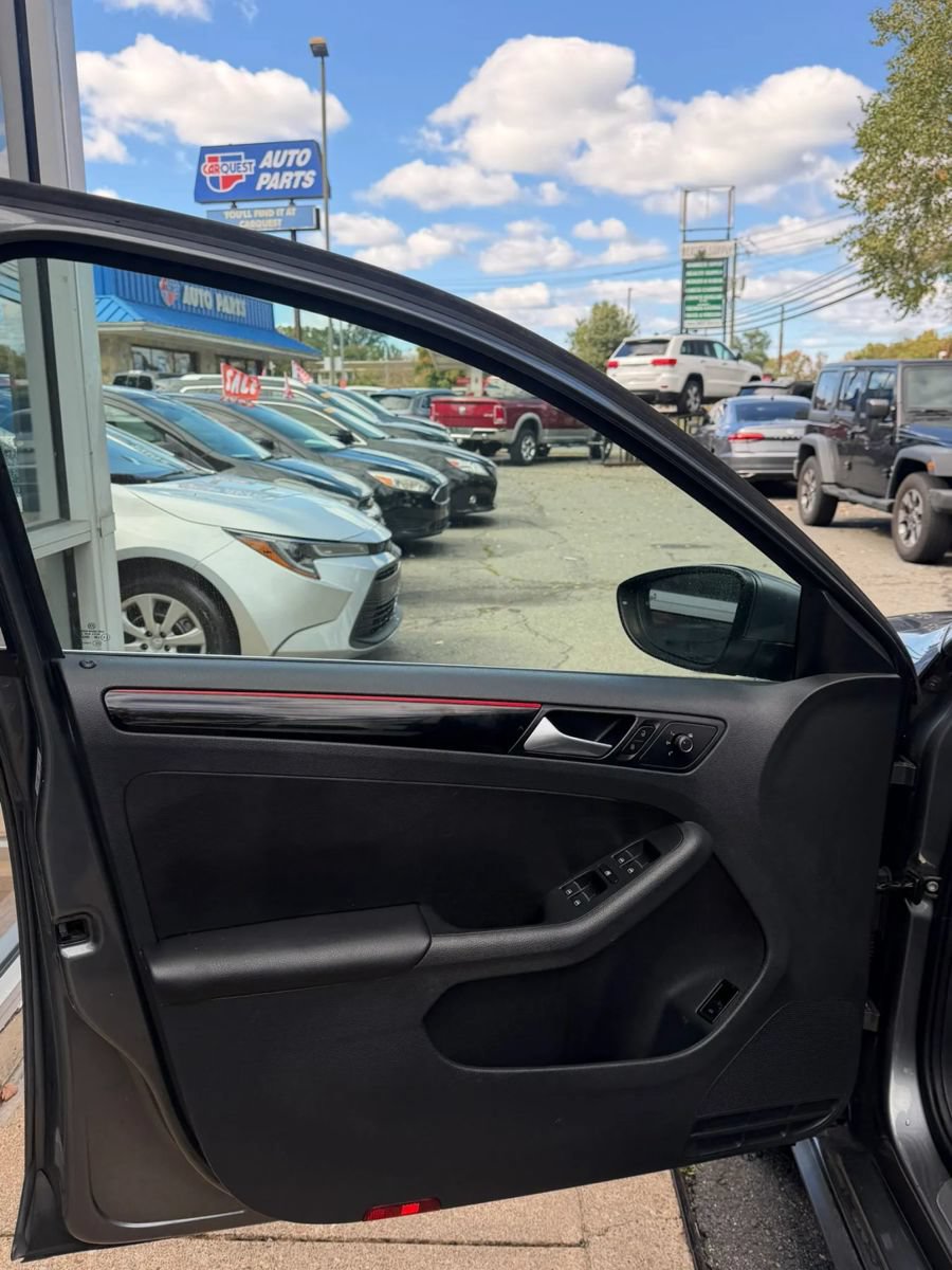 Used 2017 Volkswagen Jetta GLI FWD image 14