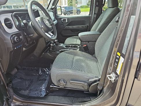 Certified 2025 Jeep Wrangler Unlimited Sahara AWD/4WD image 13