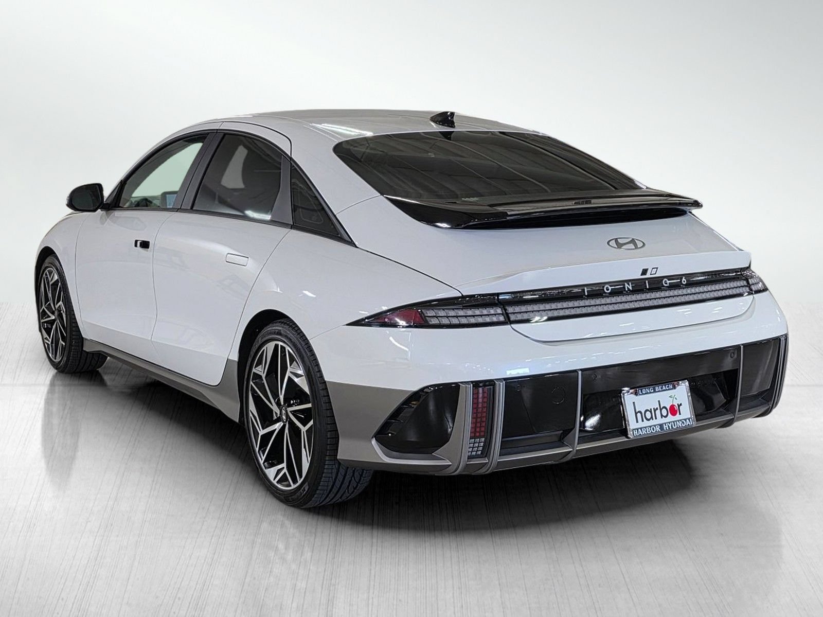 Used 2023 Hyundai Ioniq 6 SEL RWD image 5