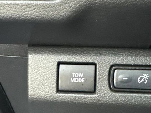 Certified 2025 Nissan Frontier PRO-4X AWD/4WD image 7