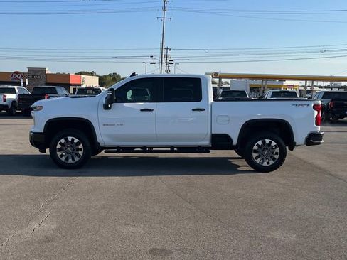 Used 2025 Chevrolet Silverado 2500 Custom w/ Custom Value Package image 7