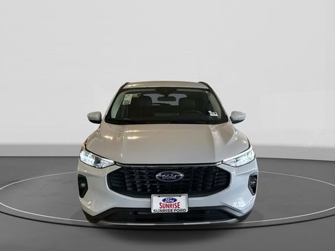 Used 2025 Ford Escape SE image 3