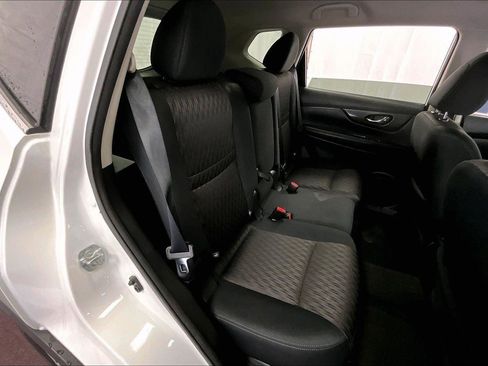 Used 2017 Nissan Rogue SV image 26