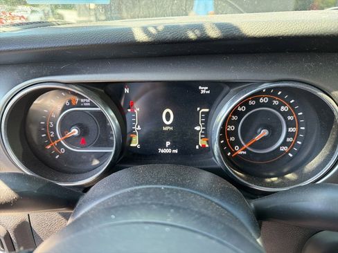 Certified 2021 Jeep Gladiator Sport AWD/4WD image 18