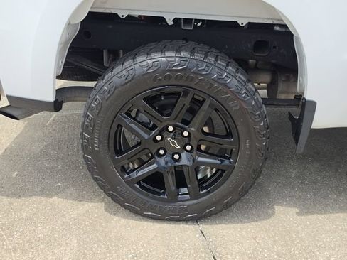 Used 2024 Chevrolet Silverado 1500 Custom Trail Boss AWD/4WD image 5
