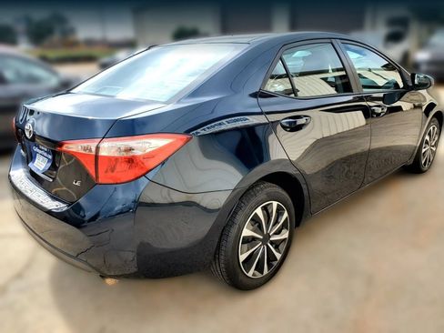Used 2018 Toyota Corolla LE w/ Carpet Mat Package (TMS) FWD image 17