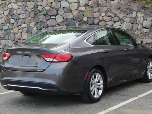 Used 2015 Chrysler 200 Limited w/ Convenience Group image 9
