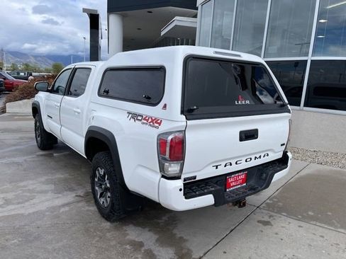 Used 2021 Toyota Tacoma TRD Off-Road w/ Technology Package AWD/4WD image 5