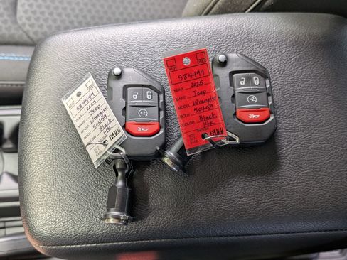 Used 2025 Jeep Wrangler Unlimited Rubicon 4xe w/ Convenience Group image 34