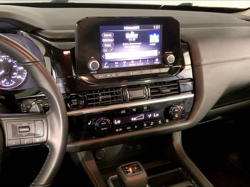 Used 2025 Nissan Pathfinder SV AWD/4WD image 6