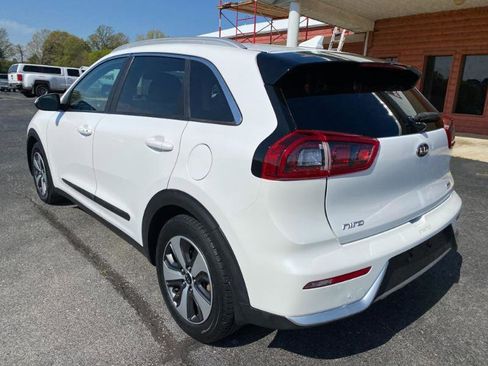 Used 2017 Kia Niro LX image 3