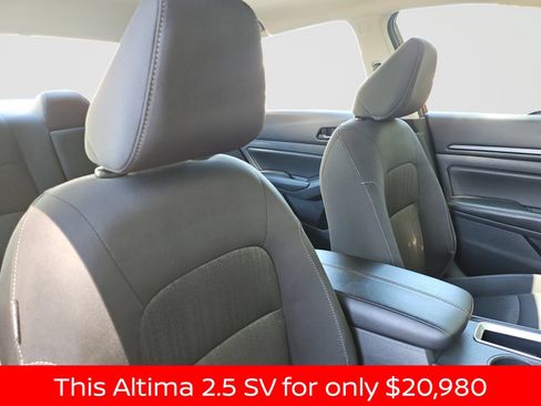 Used 2025 Nissan Altima 2.5 SV FWD image 18