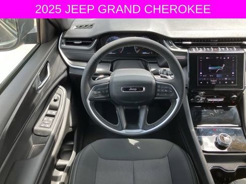 Used 2025 Jeep Grand Cherokee Laredo X RWD image 24