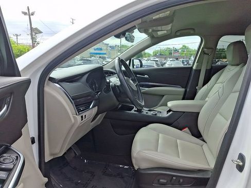 Used 2023 Cadillac XT4 Luxury w/ Cold Weather Package AWD/4WD image 13