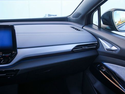 Used 2023 Volkswagen ID.4 2WD image 16