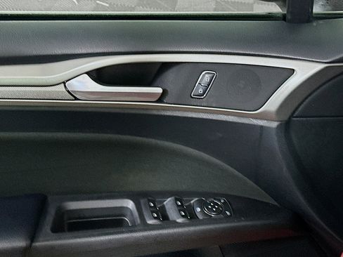 Used 2019 Ford Fusion SE image 15