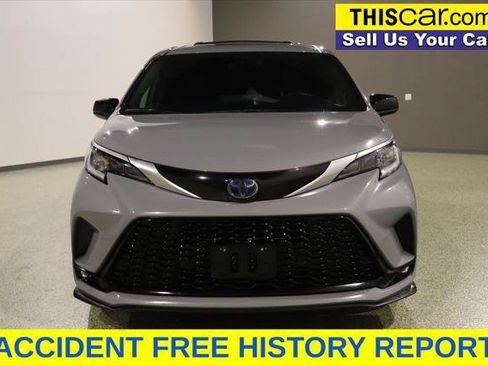 Used 2023 Toyota Sienna XSE FWD image 3