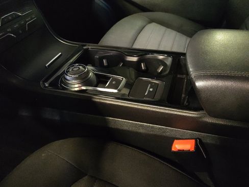 Used 2020 Ford Edge SE image 26