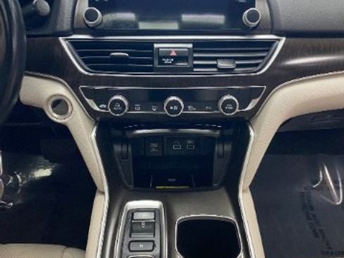 Used 2022 Honda Accord Touring image 18