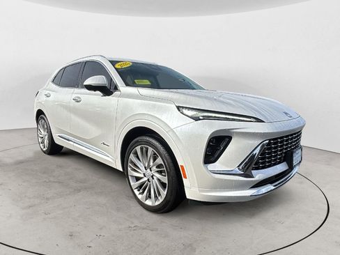 Certified 2025 Buick Envision Avenir image 1