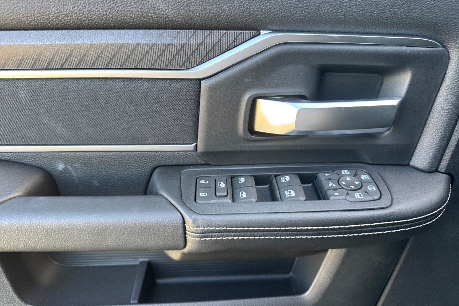 New 2027 RAM 3500 Big Horn AWD/4WD image 10