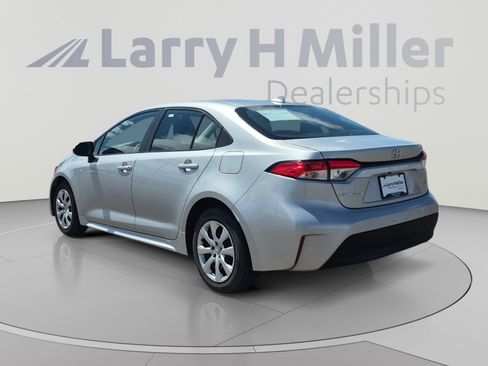 Used 2024 Toyota Corolla LE FWD image 3