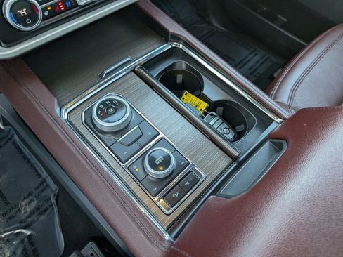 Used 2024 Ford Expedition Limited image 16