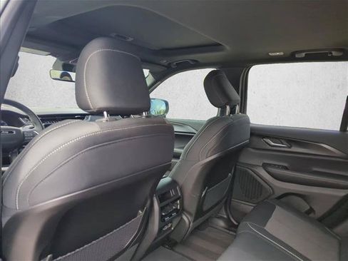 Used 2025 Jeep Grand Cherokee Laredo X w/ Luxury Tech Group I RWD image 19