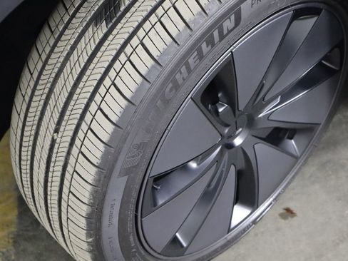 Used 2025 Tesla Model 3 Long Range image 41