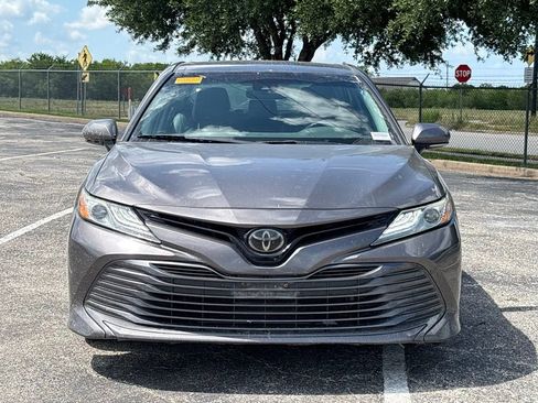 Used 2020 Toyota Camry XLE FWD image 3