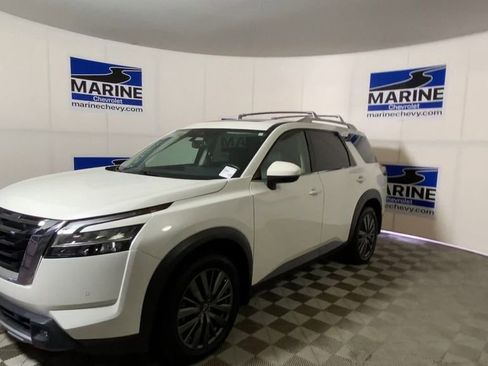 Used 2022 Nissan Pathfinder SL w/ SL Premium Package FWD image 6