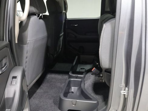 Used 2024 Nissan Frontier SV AWD/4WD image 18