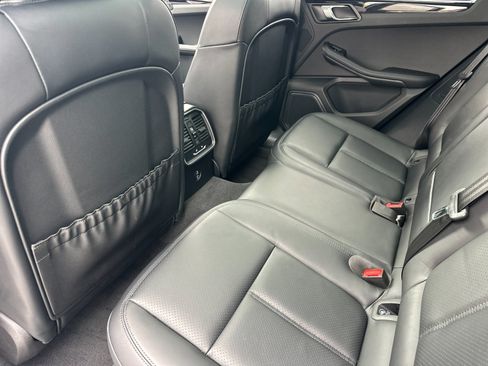 Certified 2026 Porsche Macan AWD/4WD image 19