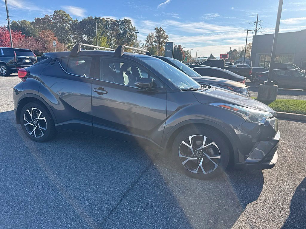Used 2019 Toyota C-HR Limited FWD image 10