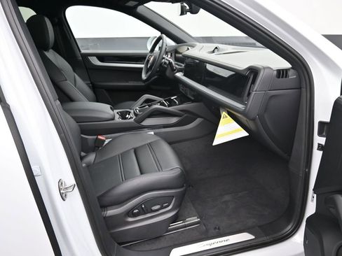 New 2026 Porsche Cayenne Coupe image 14