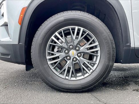 Used 2024 Chevrolet Traverse LT AWD/4WD image 9
