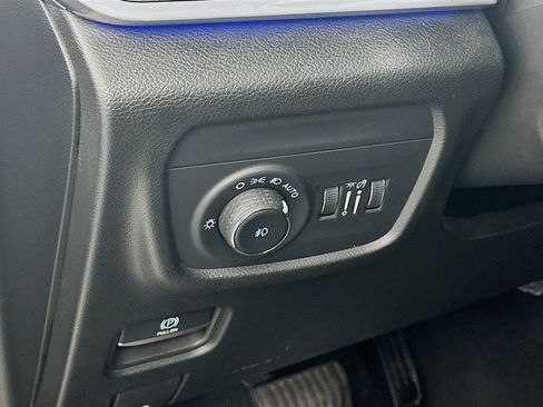 Certified 2023 Jeep Grand Cherokee Overland image 17