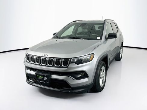 Used 2023 Jeep Compass Latitude AWD/4WD image 3