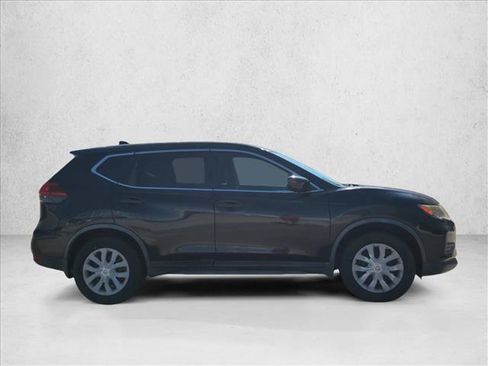 Used 2017 Nissan Rogue S FWD image 4