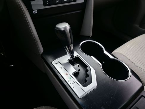 Used 2013 Toyota Camry LE image 19