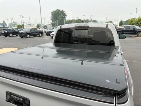 Used 2020 Toyota Tacoma TRD Sport w/ TRD Premium Sport Package AWD/4WD image 10