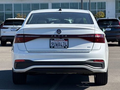 Used 2025 Volkswagen Jetta SE w/ Sunroof Package image 5