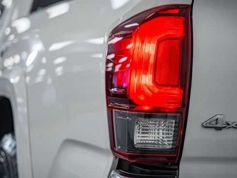 Used 2020 Toyota Tacoma SR5 image 7